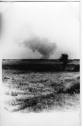 Vyhladzovací tábor v Treblinke – v pozadí vidieť dym nad táborom. (AIPN)